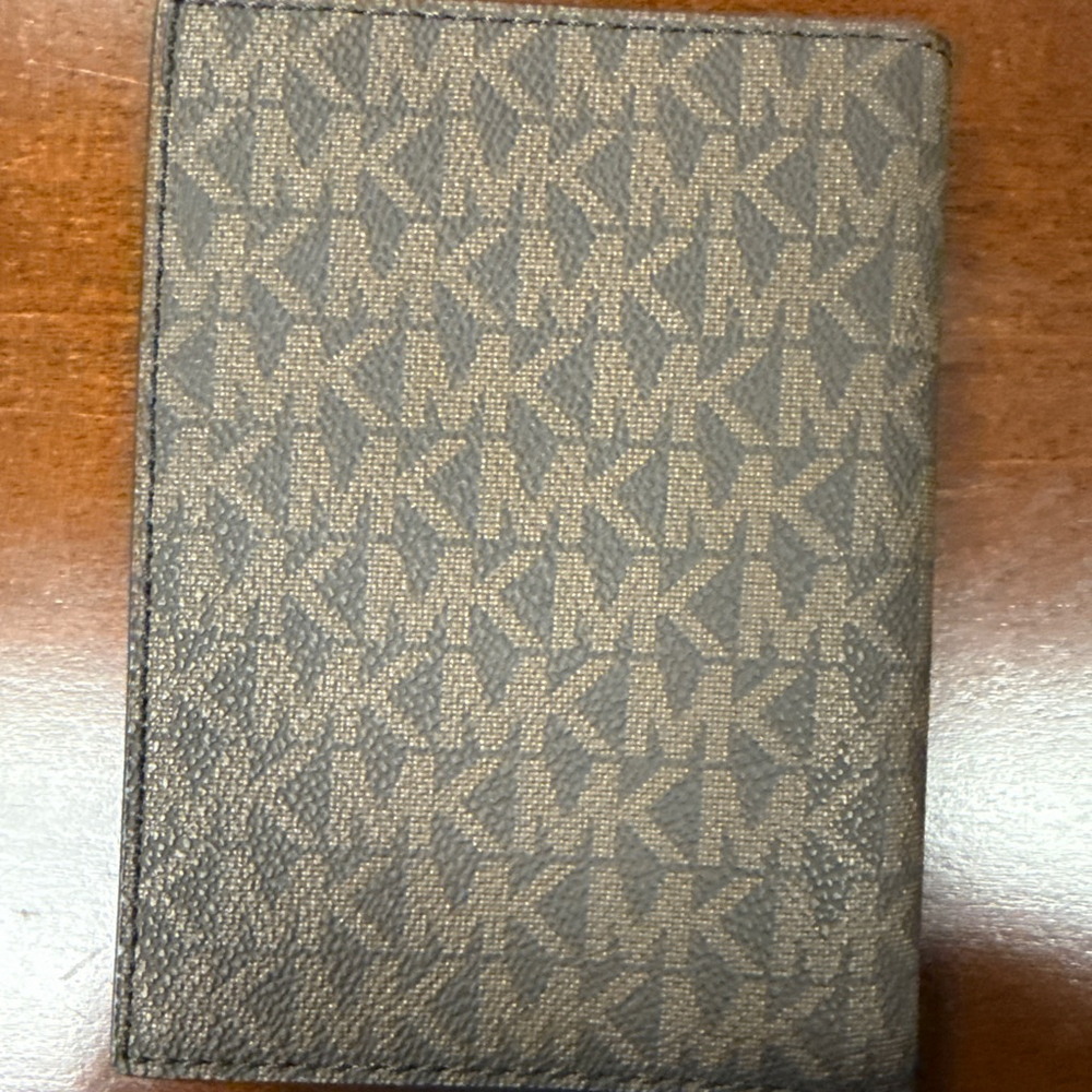 Women's Michael Kors passport Brown Tan Logo Wallet - Picture 4 of 4